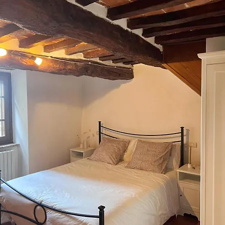 Romantic Escape In Medioeval Passignano -lake View