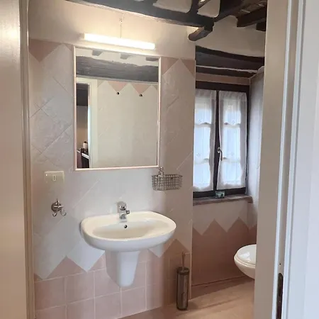Romantic Escape In Medioeval Passignano -lake View Semesterbostad *